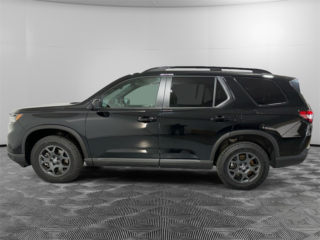 Used 2025 Honda Pilot TrailSport SUV