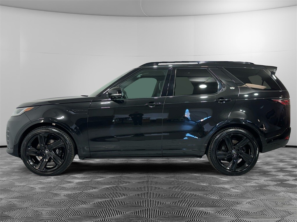 2024 Land Rover Discovery Metropolitan Edition photo 2