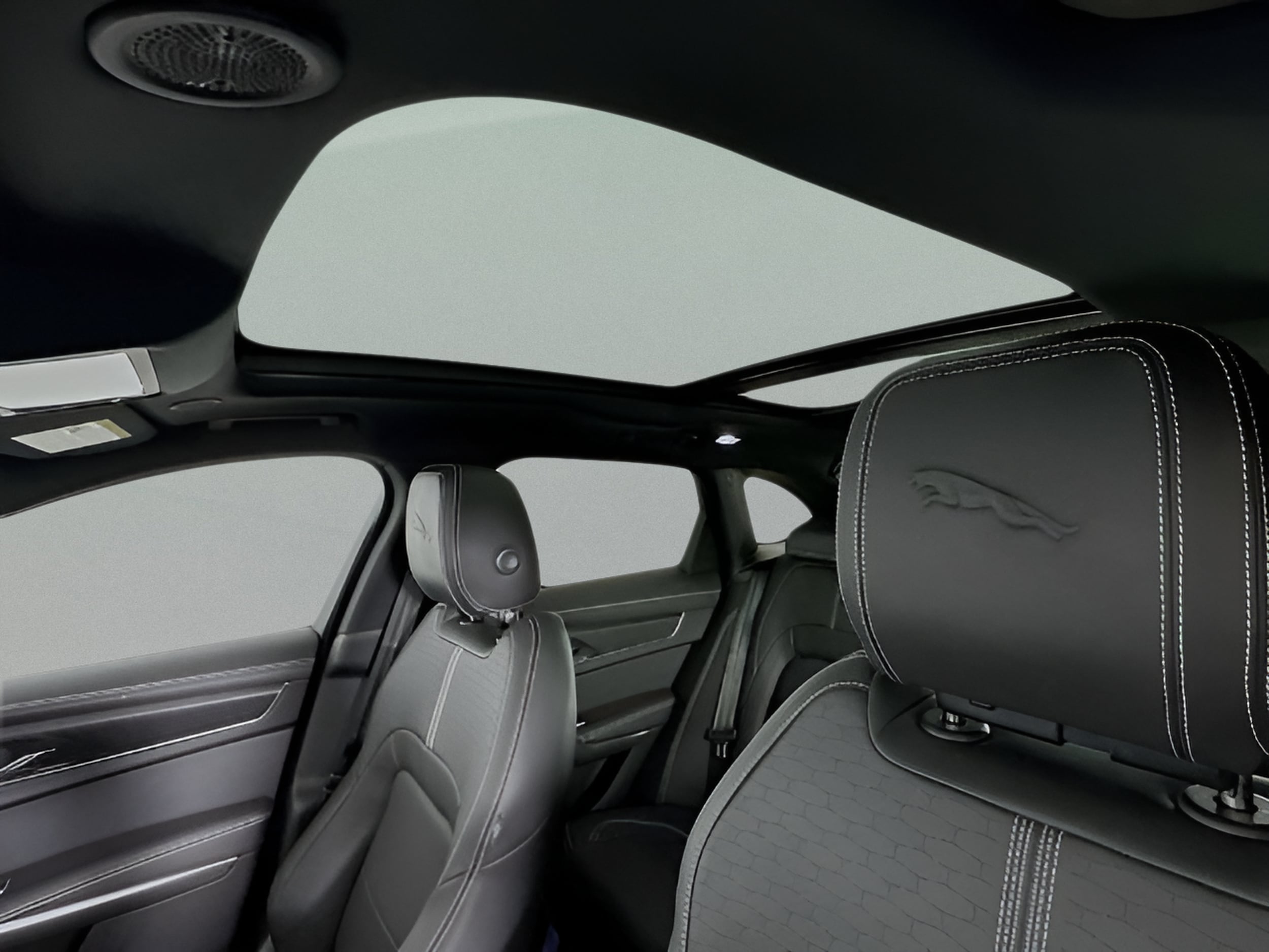 2026 Jaguar F-Pace R-Dynamic S - Photo 14