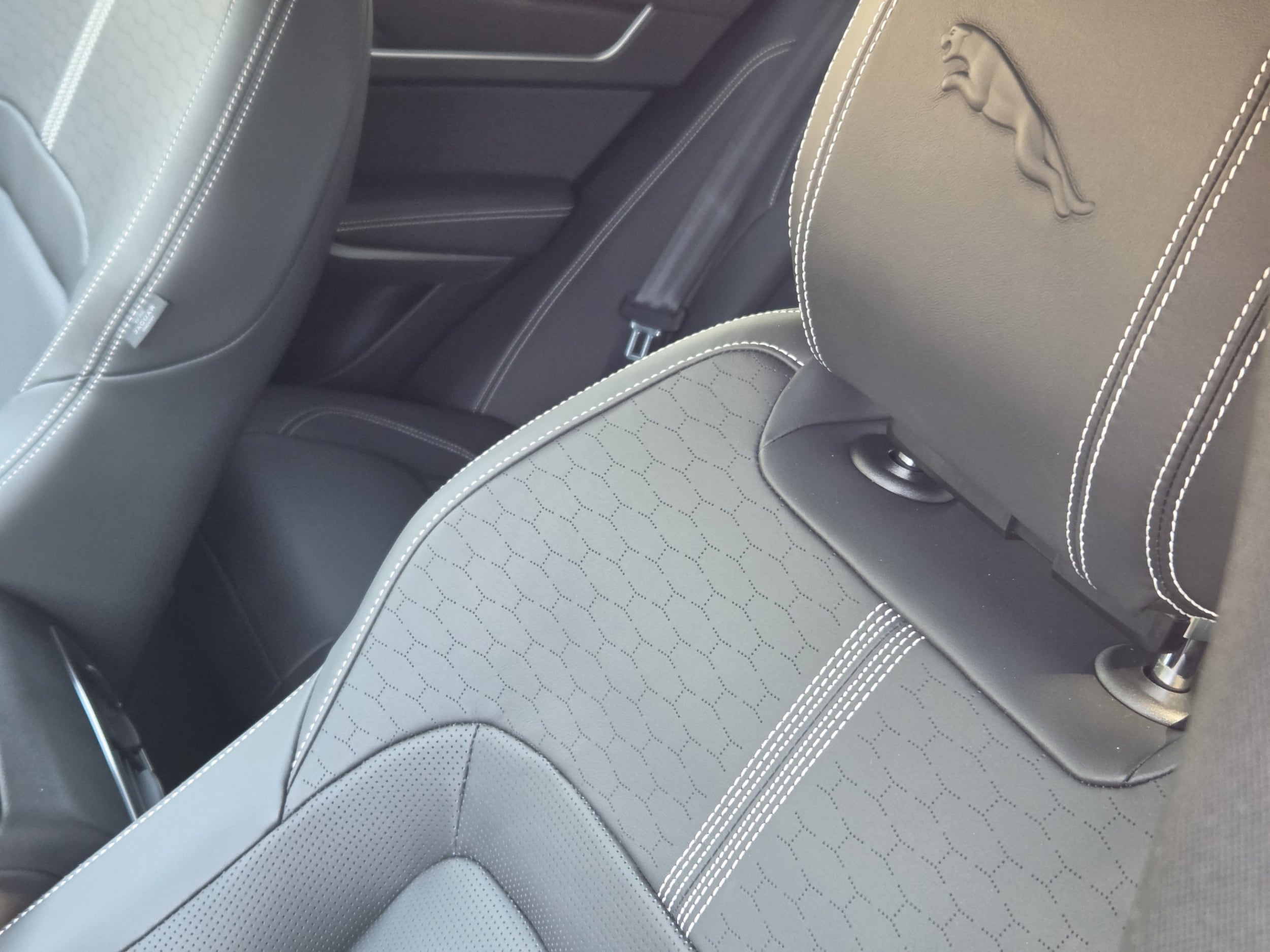 2026 Jaguar F-Pace R-Dynamic S - Photo 11