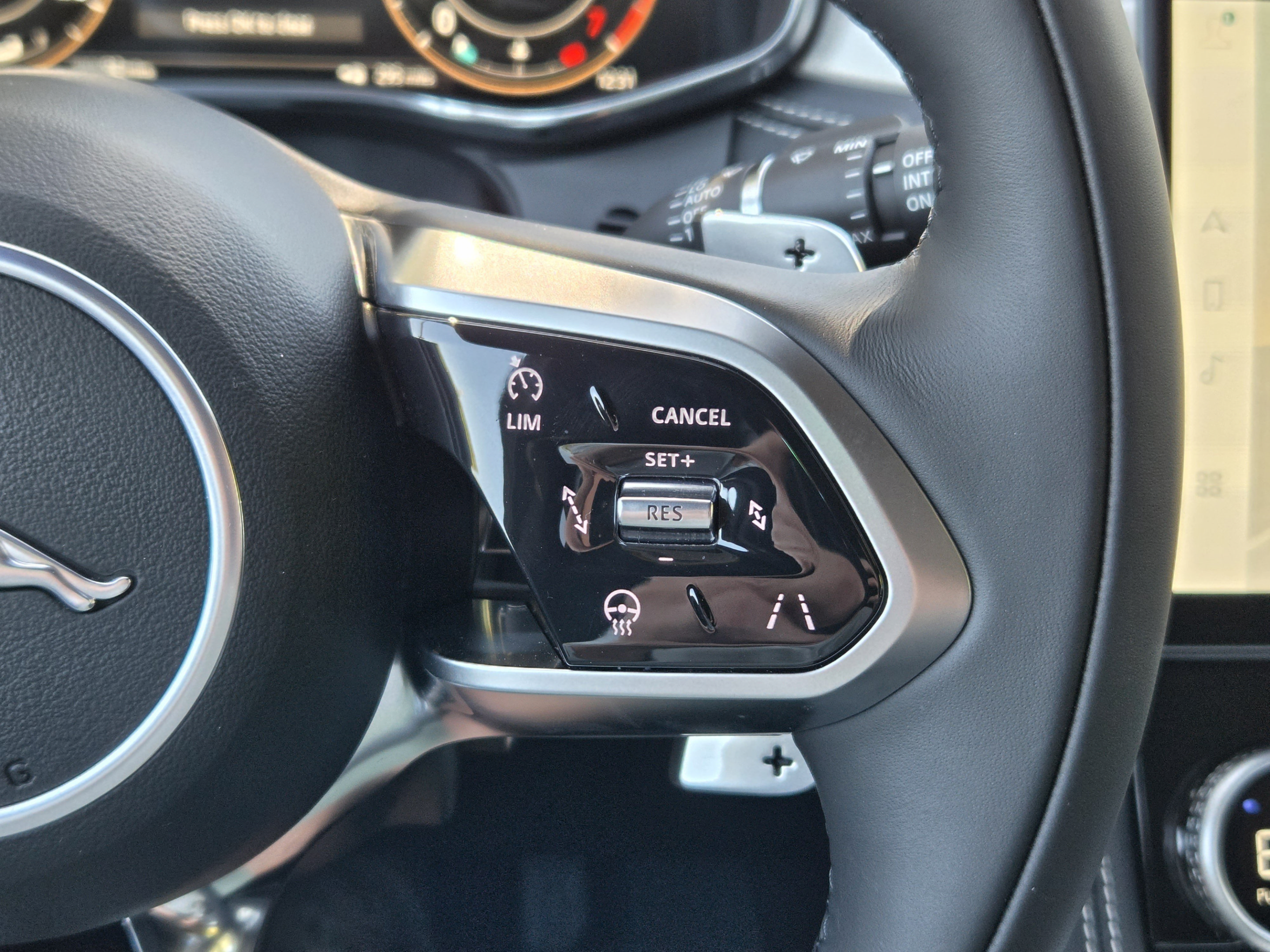 2026 Jaguar F-Pace R-Dynamic S - Photo 26