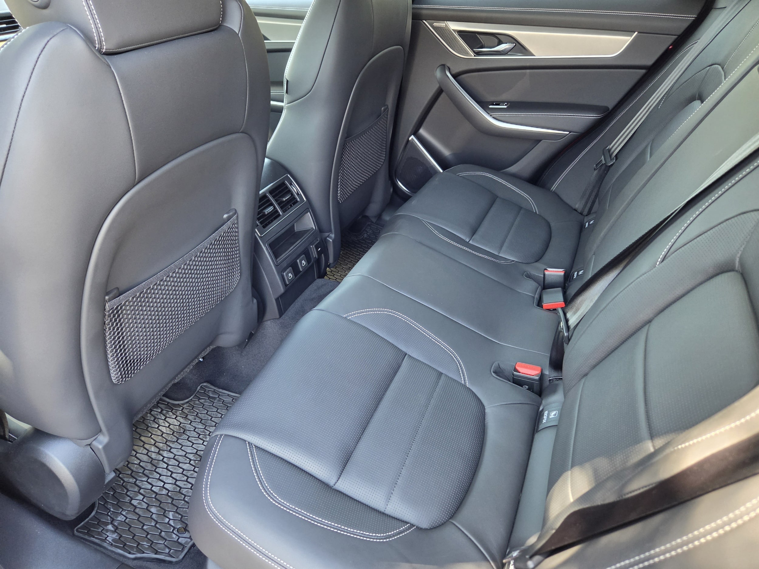 2026 Jaguar F-Pace R-Dynamic S - Photo 27