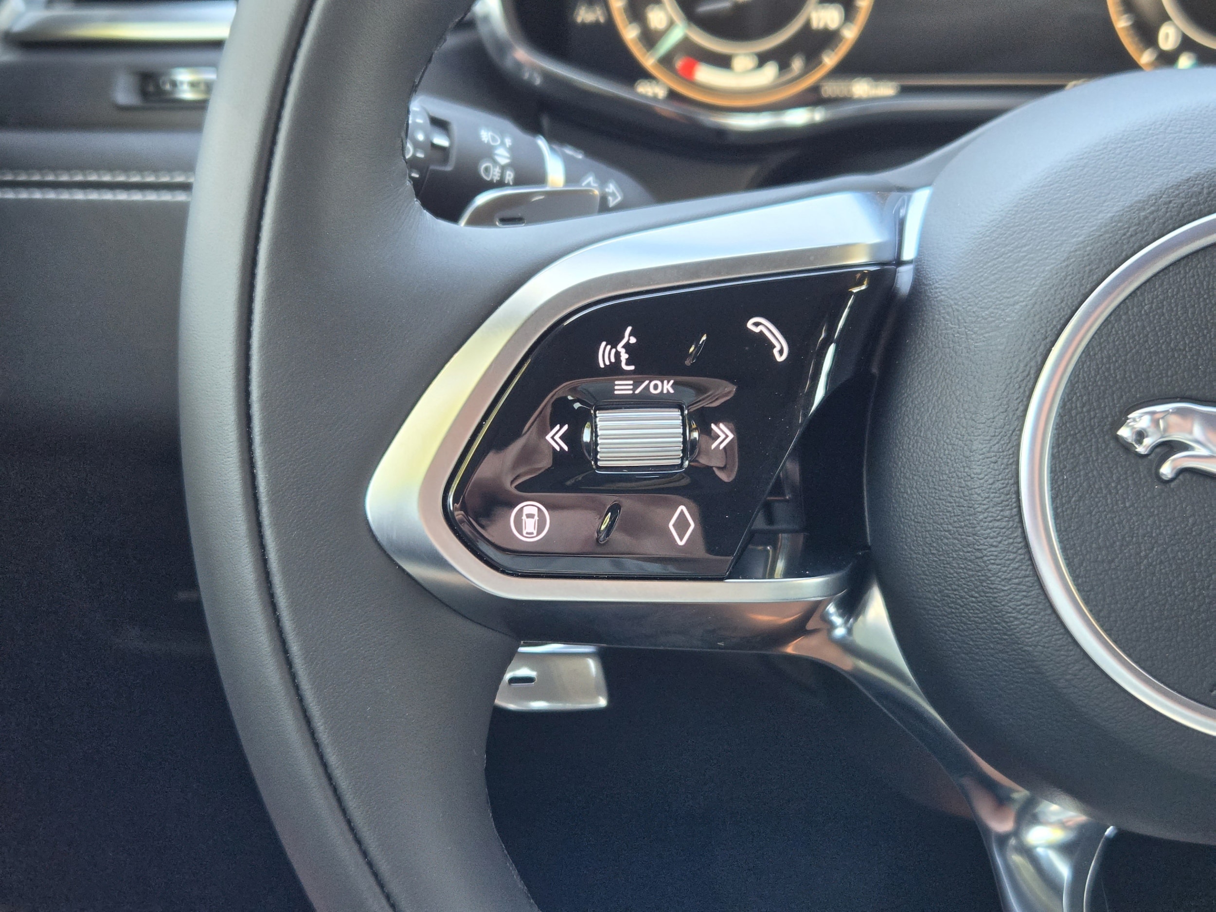 2026 Jaguar F-Pace R-Dynamic S - Photo 25