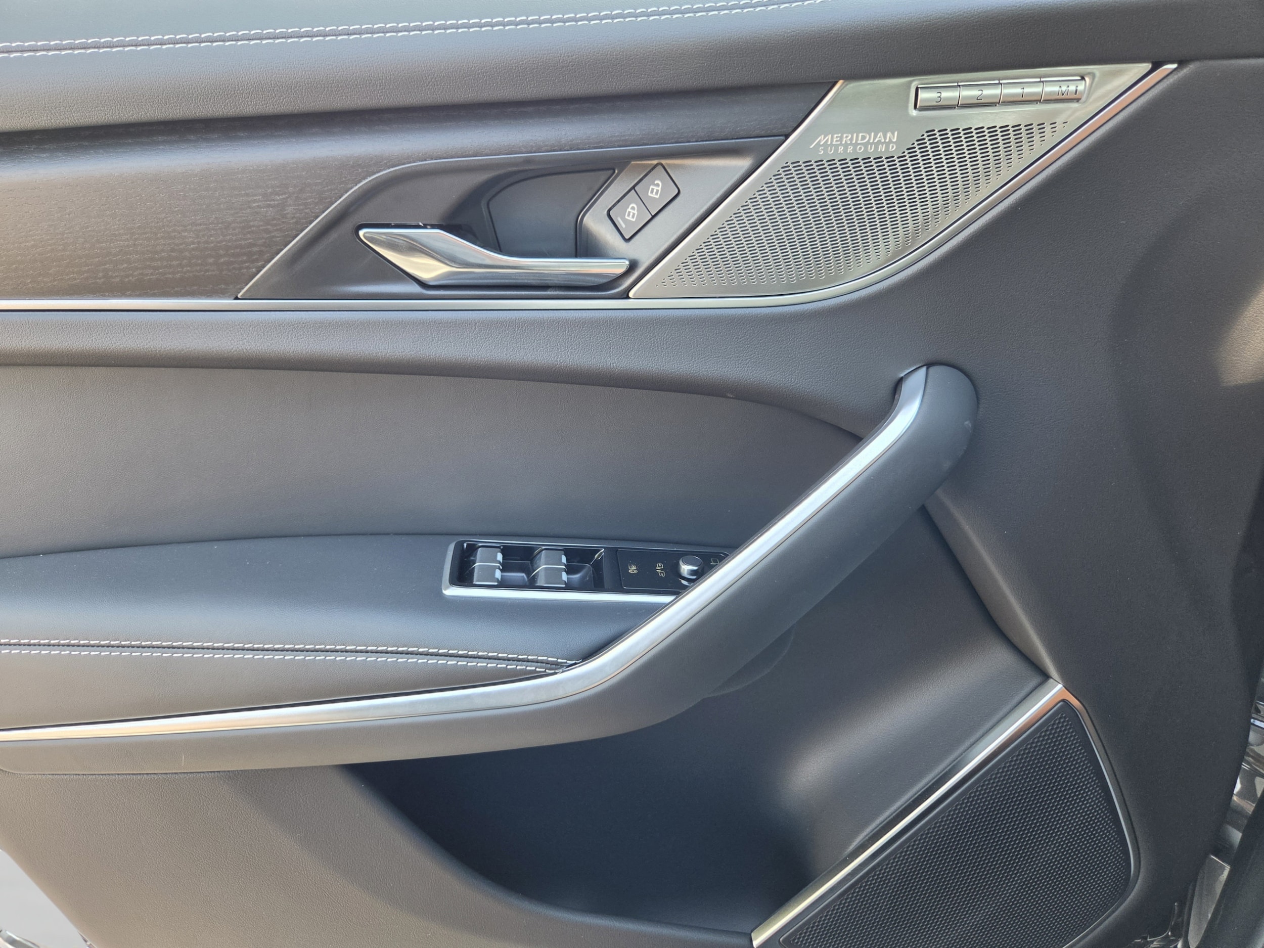 2026 Jaguar F-Pace R-Dynamic S - Photo 19