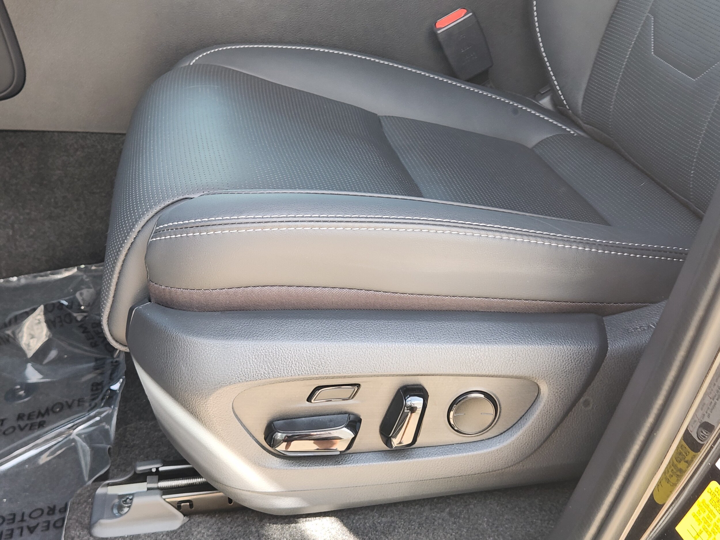 2026 Lexus GX Luxury+ - Photo 23