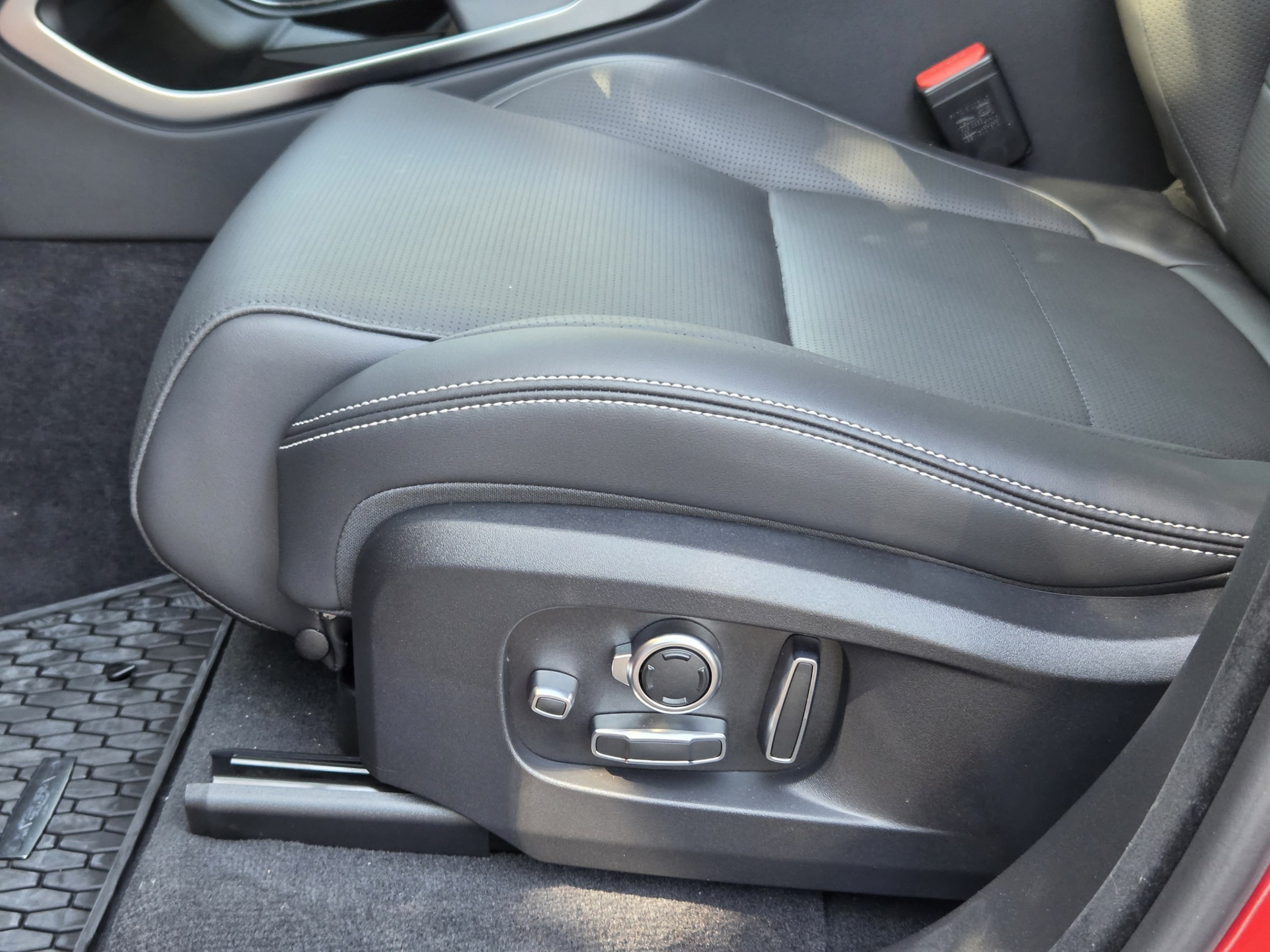 2026 Jaguar F-Pace R-Dynamic S - Photo 21