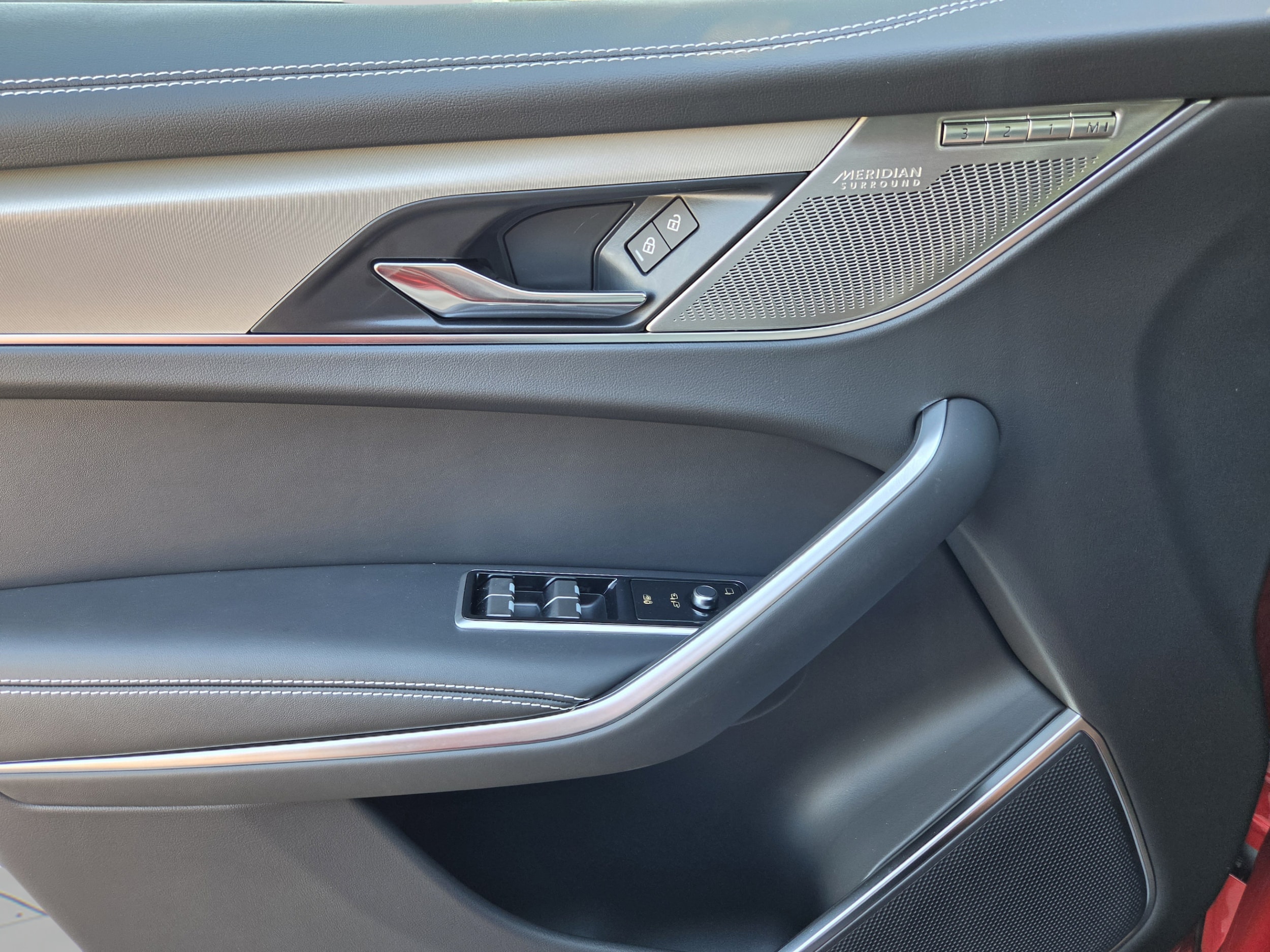2026 Jaguar F-Pace R-Dynamic S - Photo 19