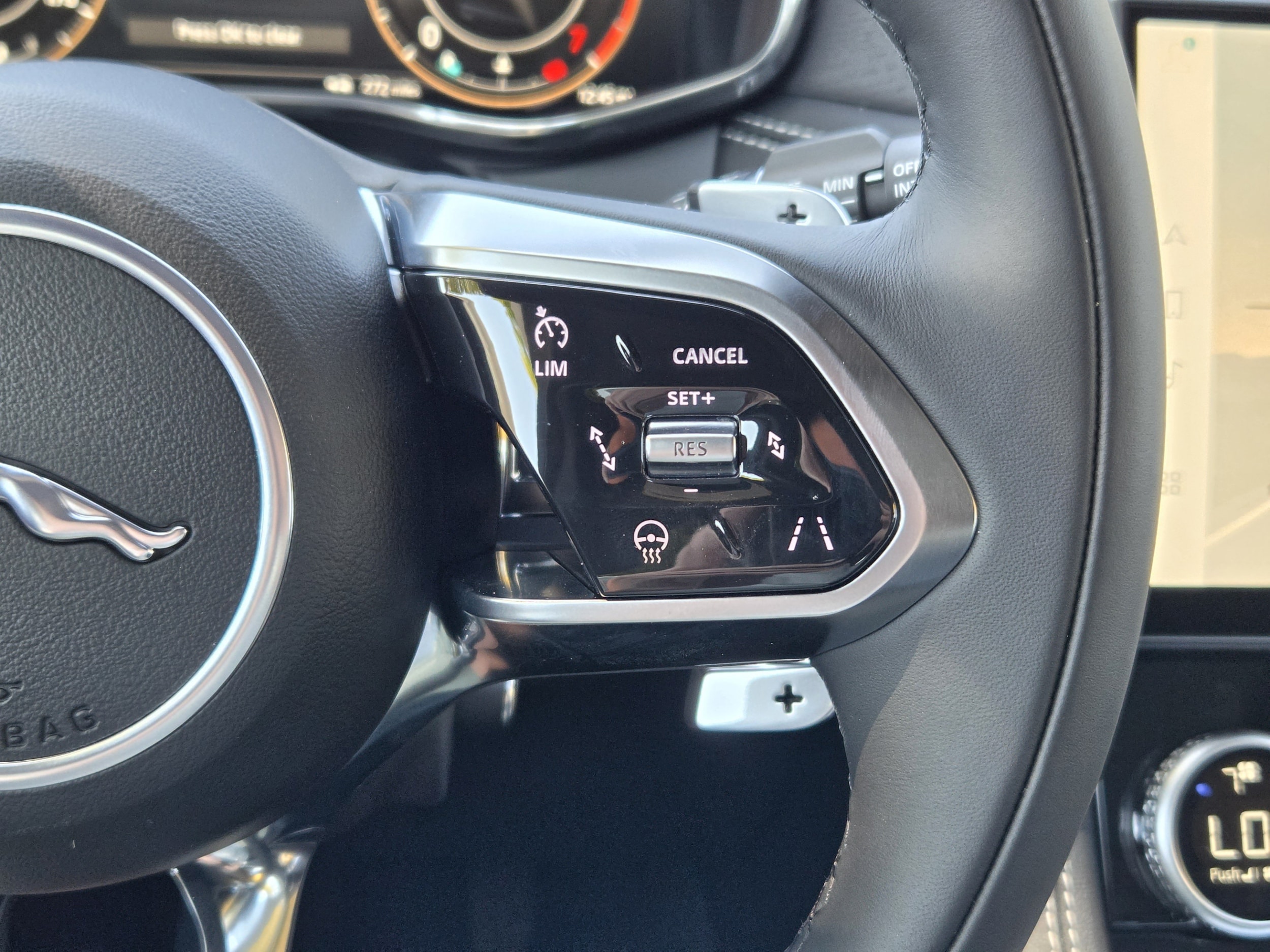 2026 Jaguar F-Pace R-Dynamic S - Photo 26