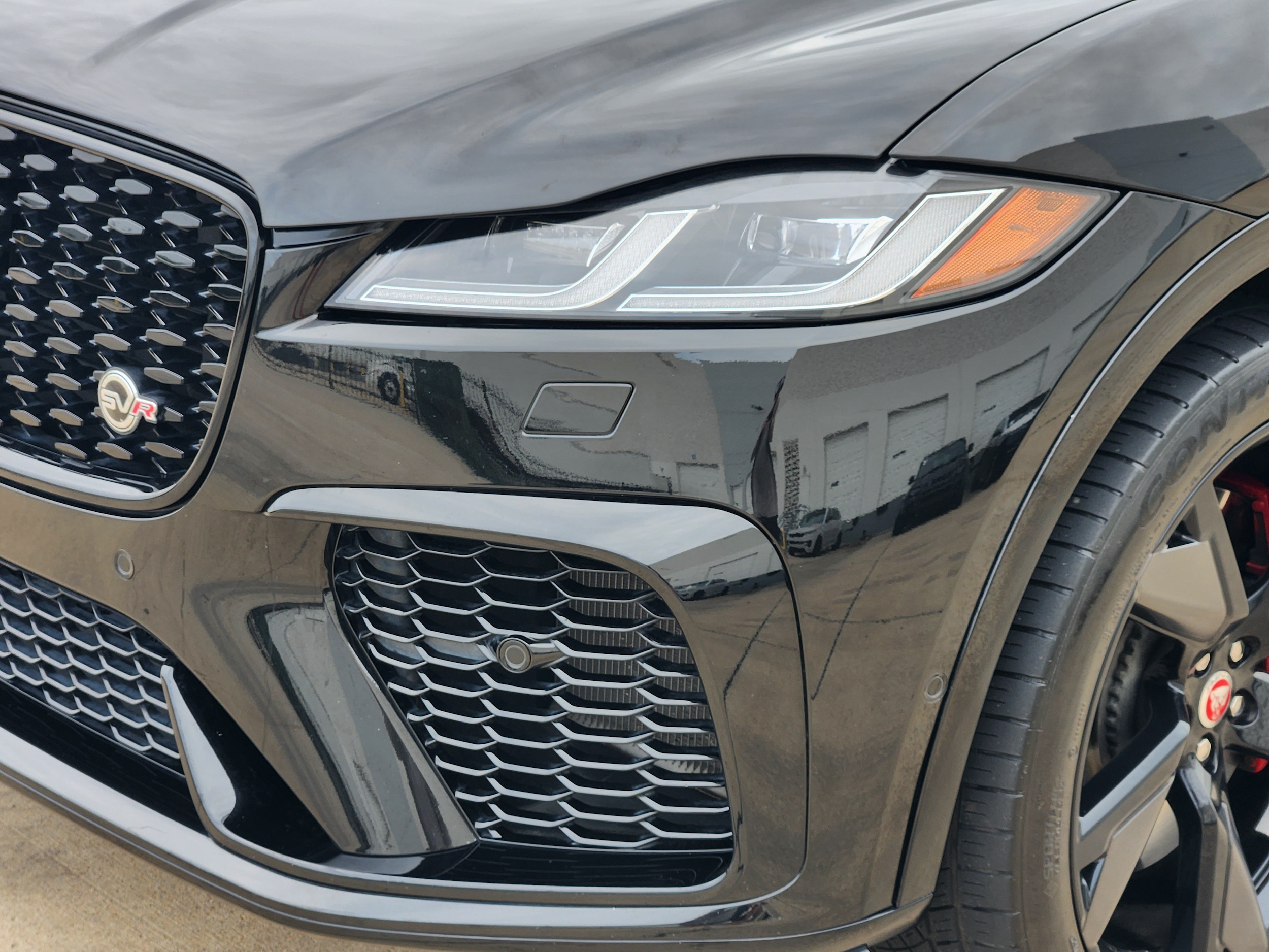 2022 Jaguar F-Pace SVR - Photo 9