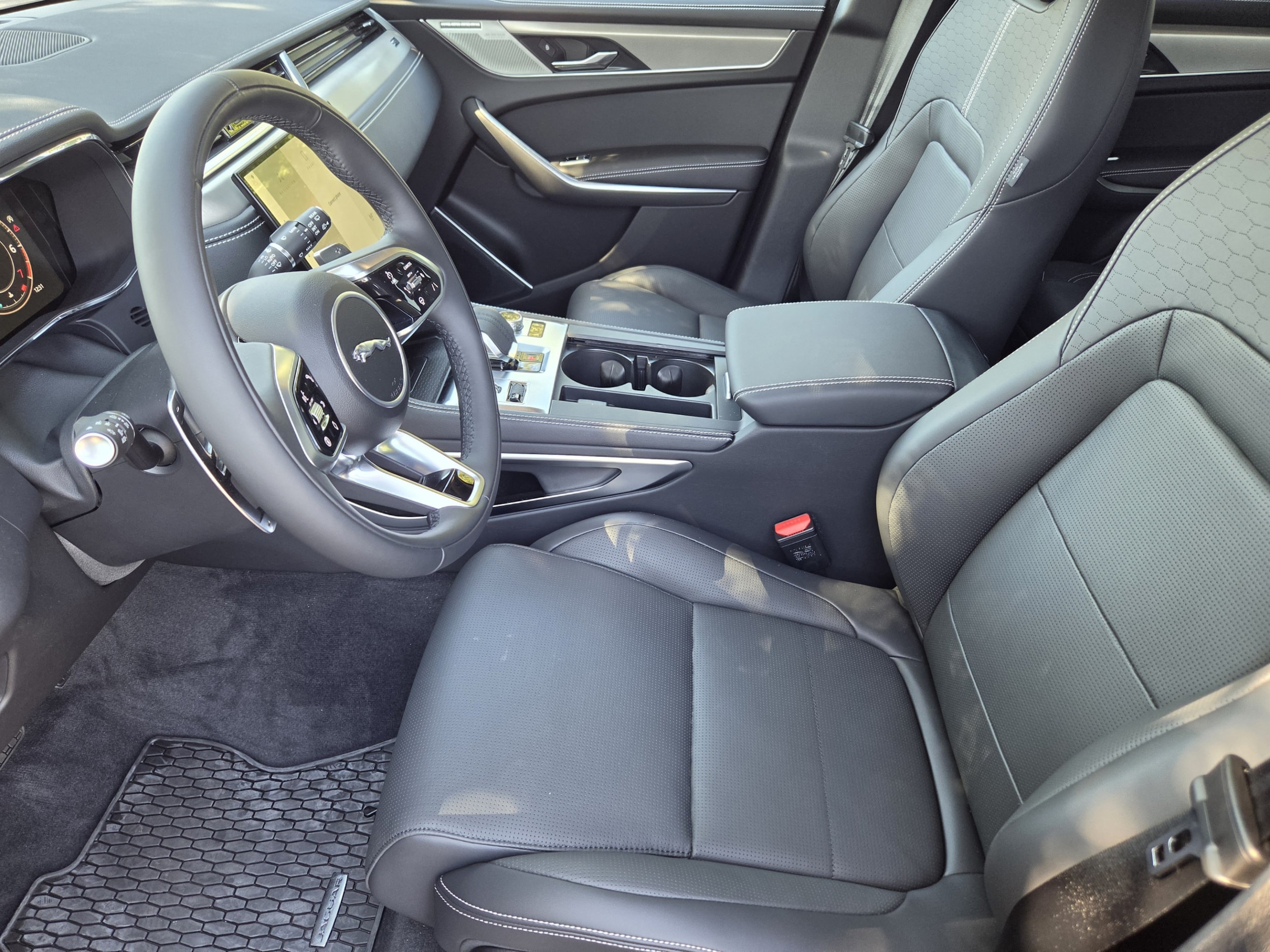 2026 Jaguar F-Pace R-Dynamic S - Photo 8
