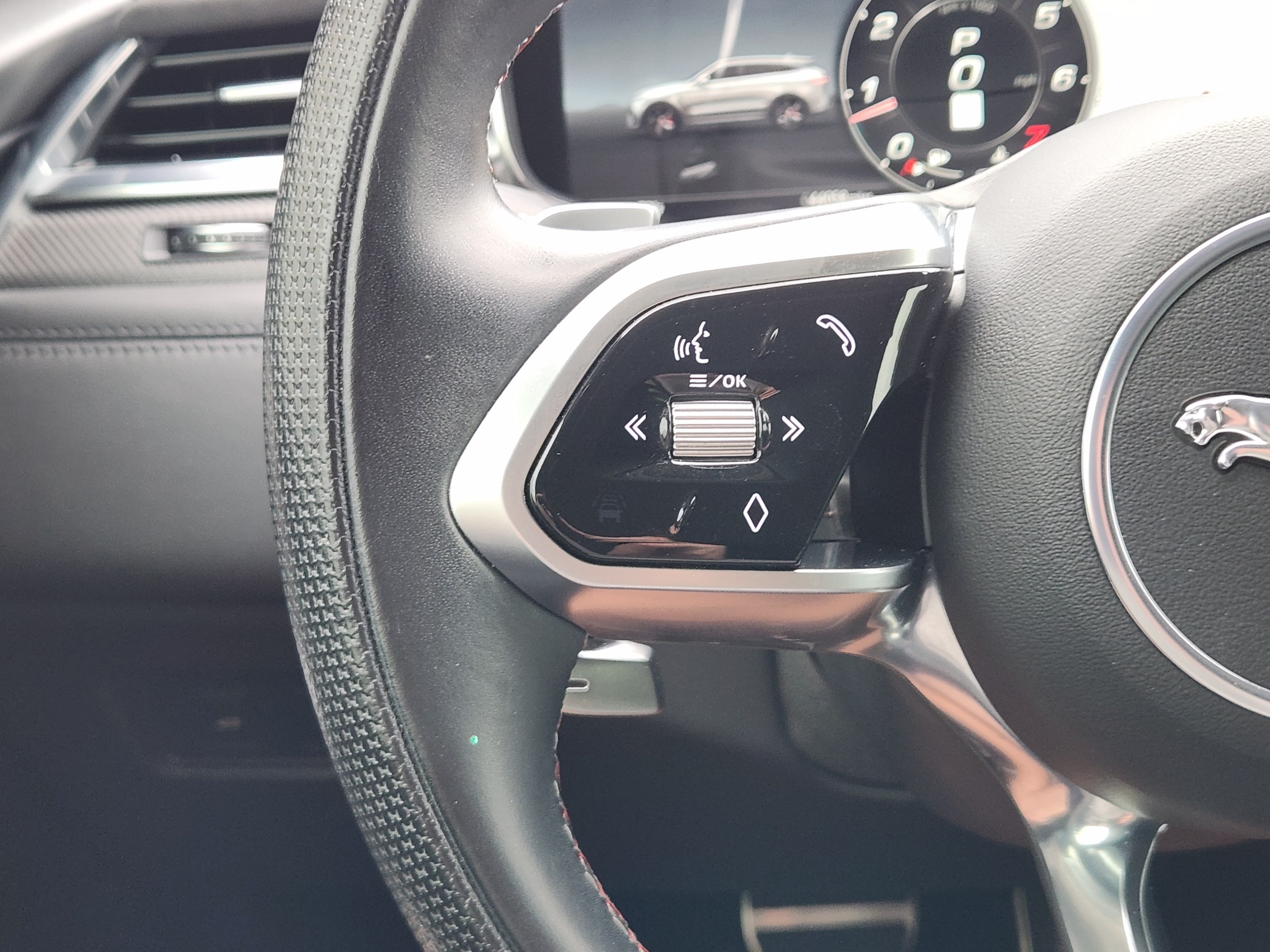 2022 Jaguar F-Pace SVR - Photo 31