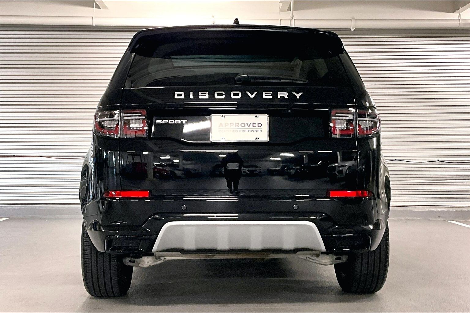 2025 Land Rover Discovery Sport S photo 3