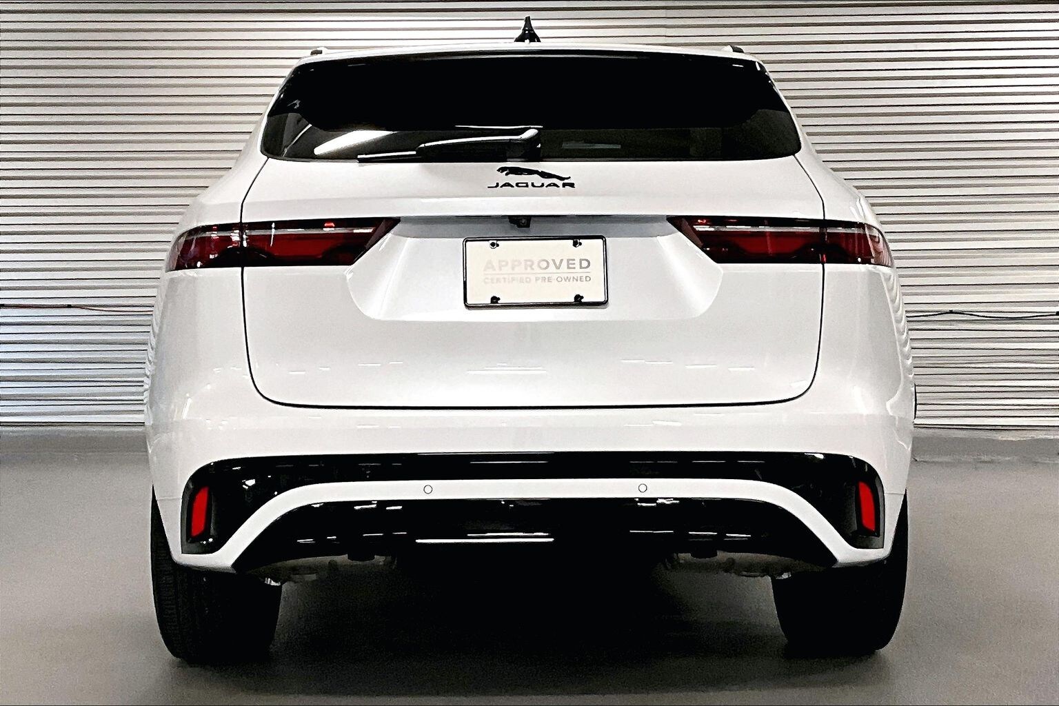2025 Jaguar F-PACE R-Dynamic S photo 3