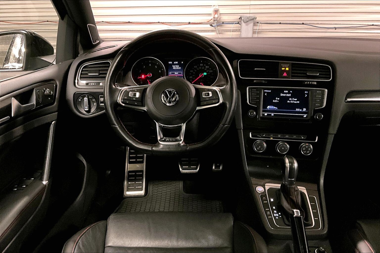 2017 Volkswagen Golf GTI photo 2