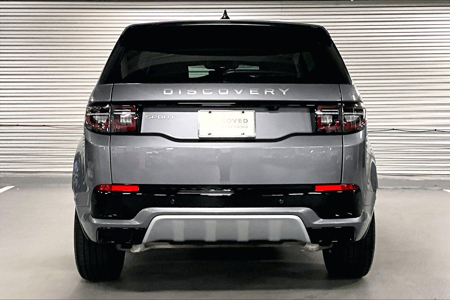 2025 Land Rover Discovery Sport S photo 3