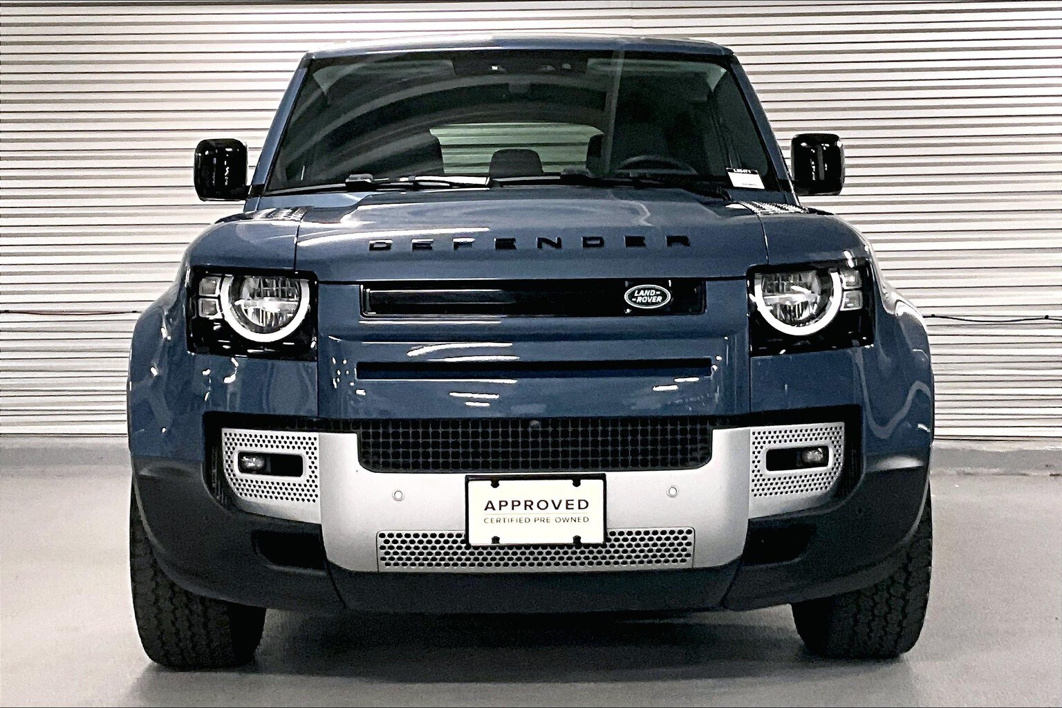 2023 Land Rover Defender 110 S photo 2