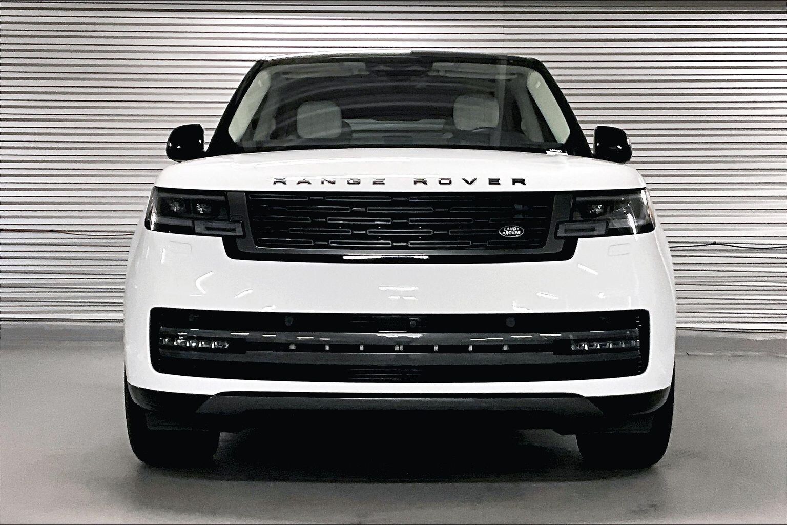 2023 Land Rover Range Rover SE photo 2