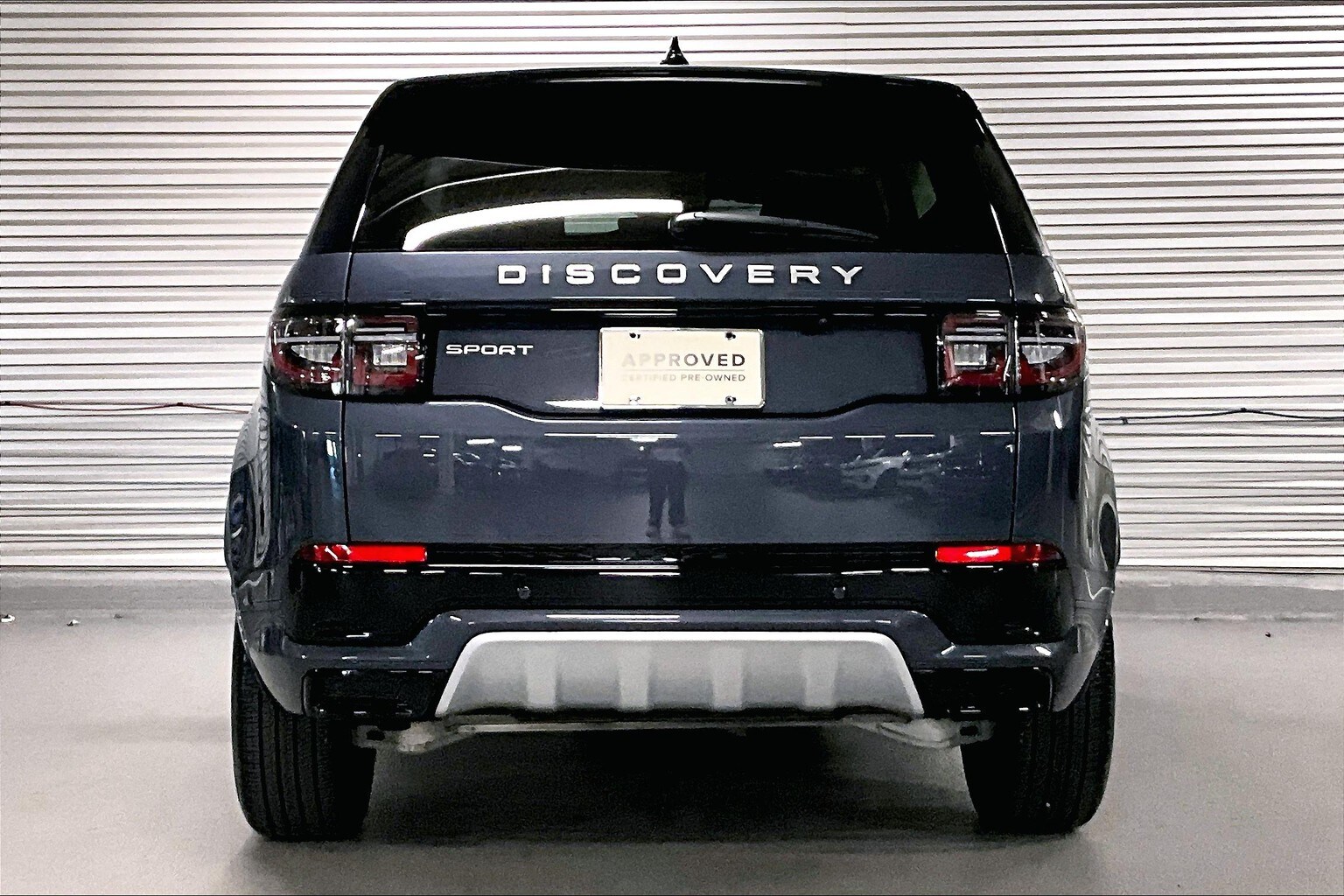 2025 Land Rover Discovery Sport S photo 3