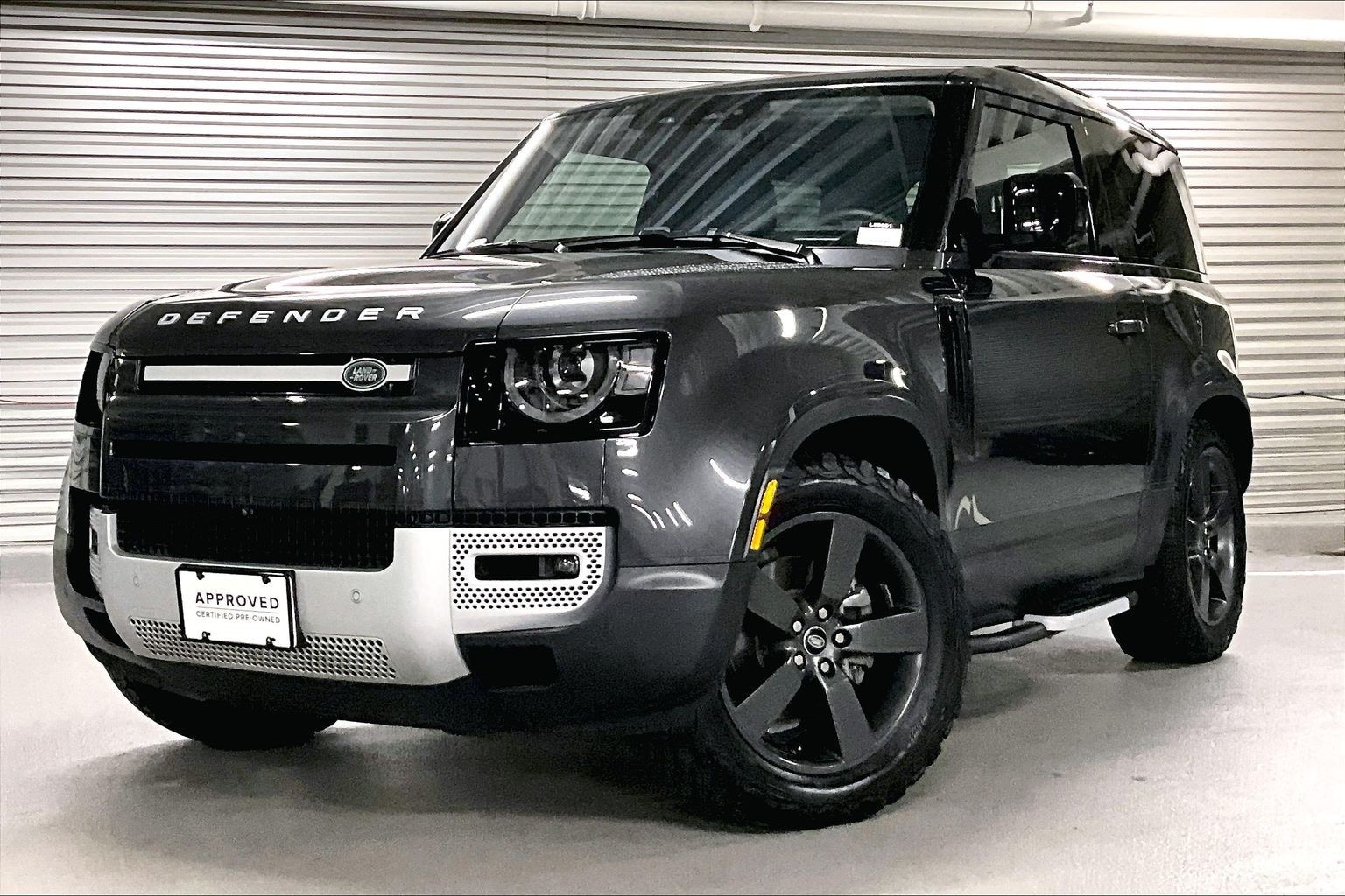 2022 Land Rover Defender S's photo