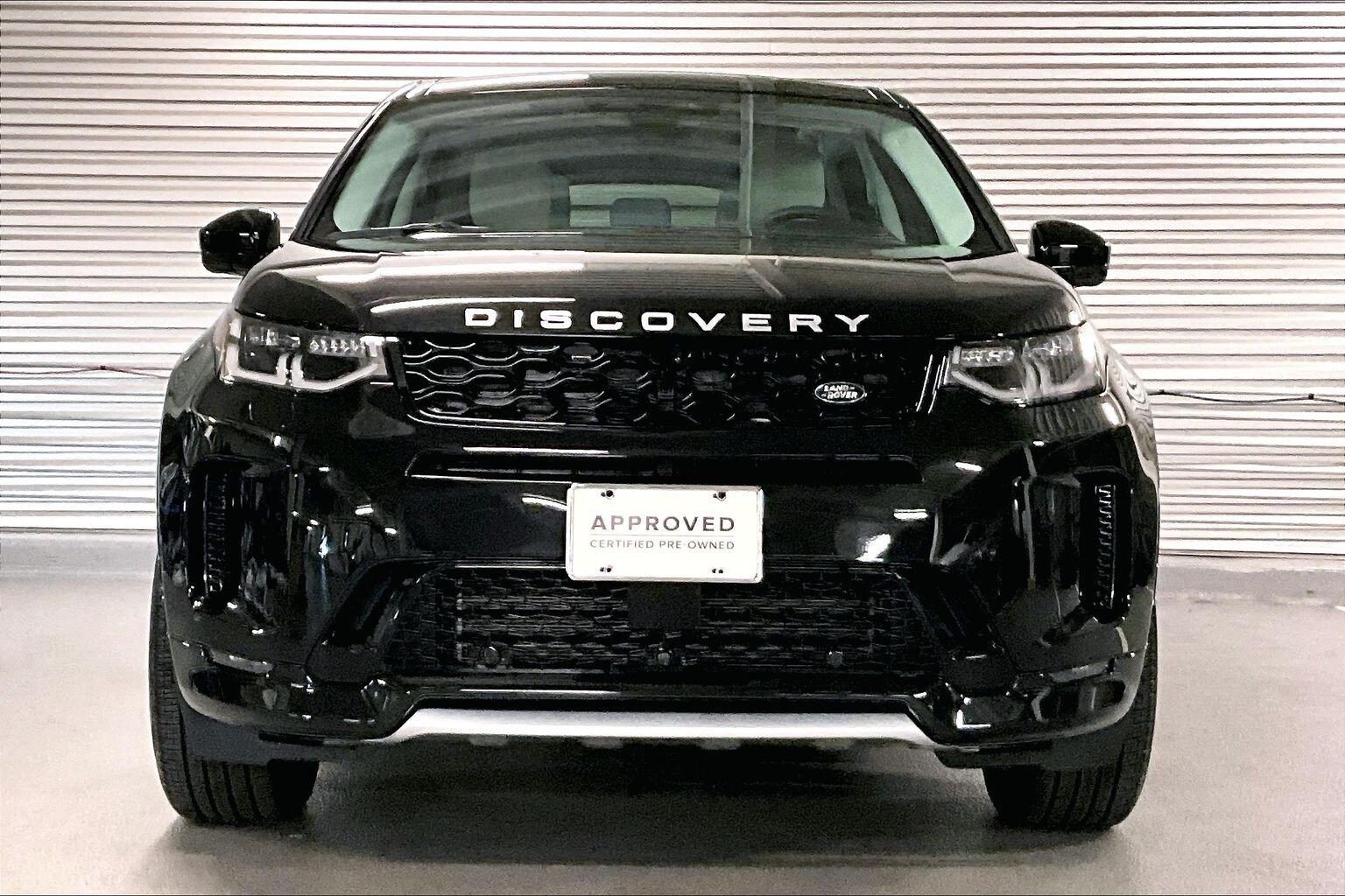 2025 Land Rover Discovery Sport S photo 2