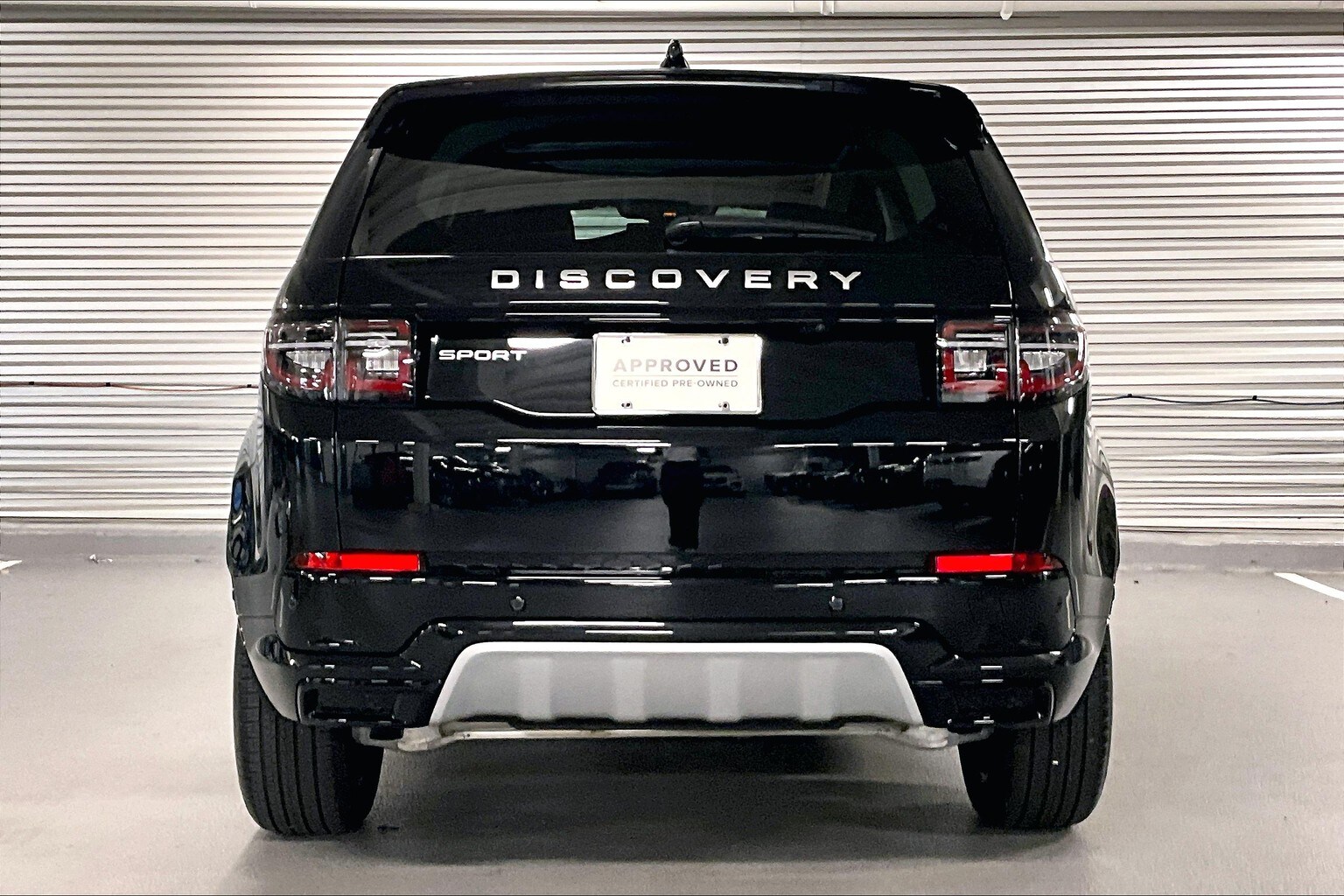 2025 Land Rover Discovery Sport S photo 2