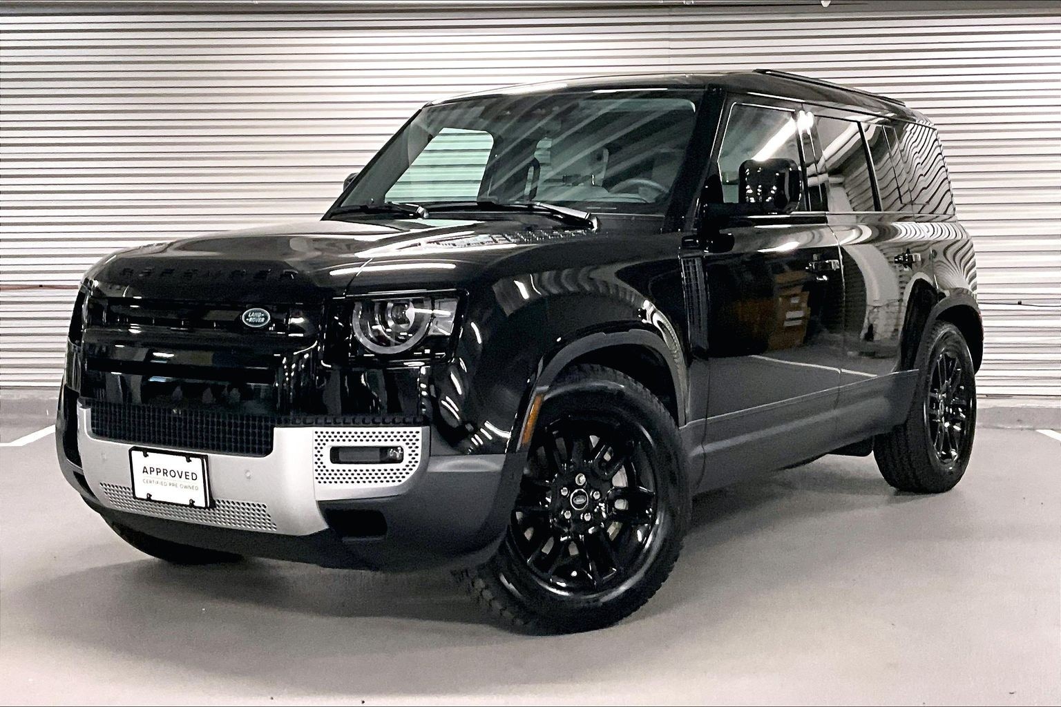 2025 Land Rover Defender 110 S P300's photo