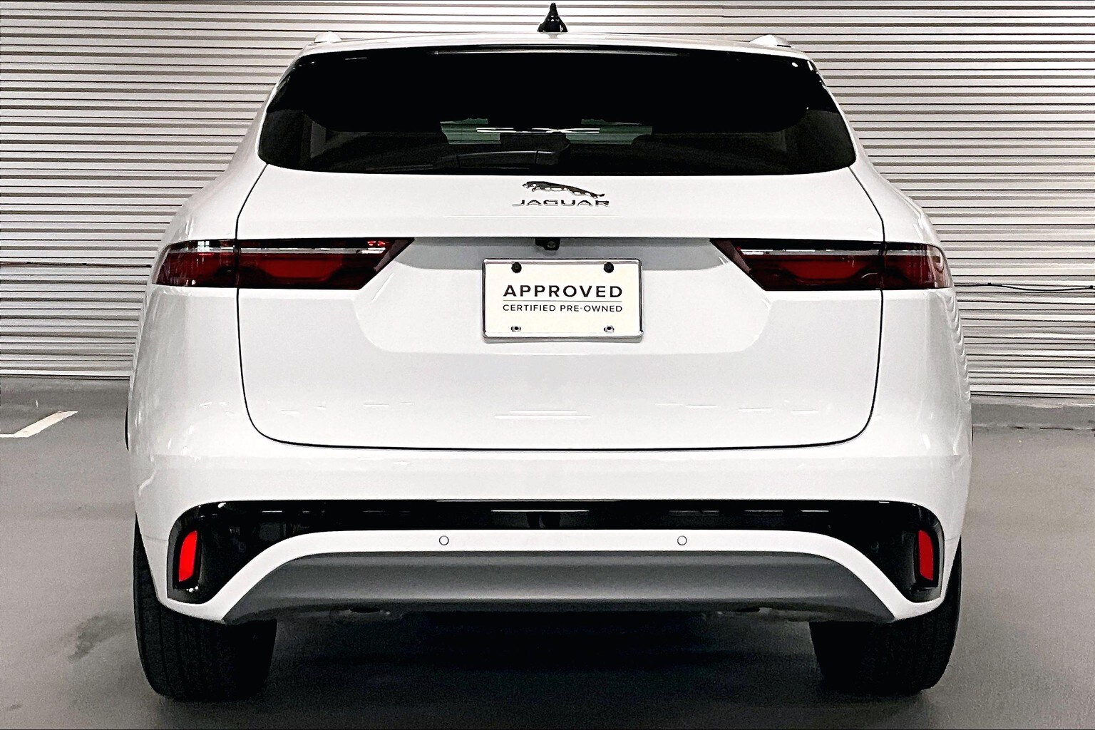 2025 Jaguar F-PACE R-Dynamic S photo 3