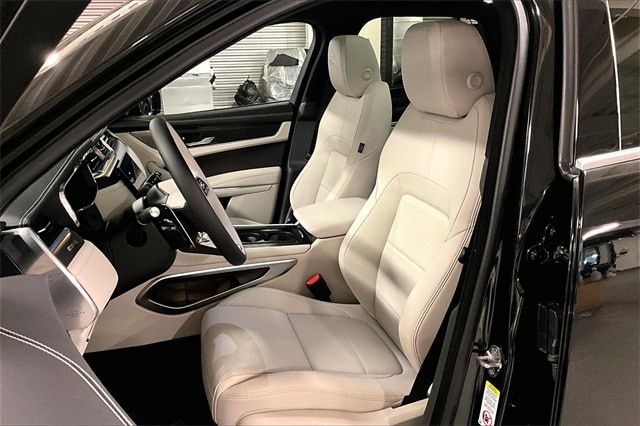 2026 Jaguar F-Pace R-Dynamic S - Photo 8