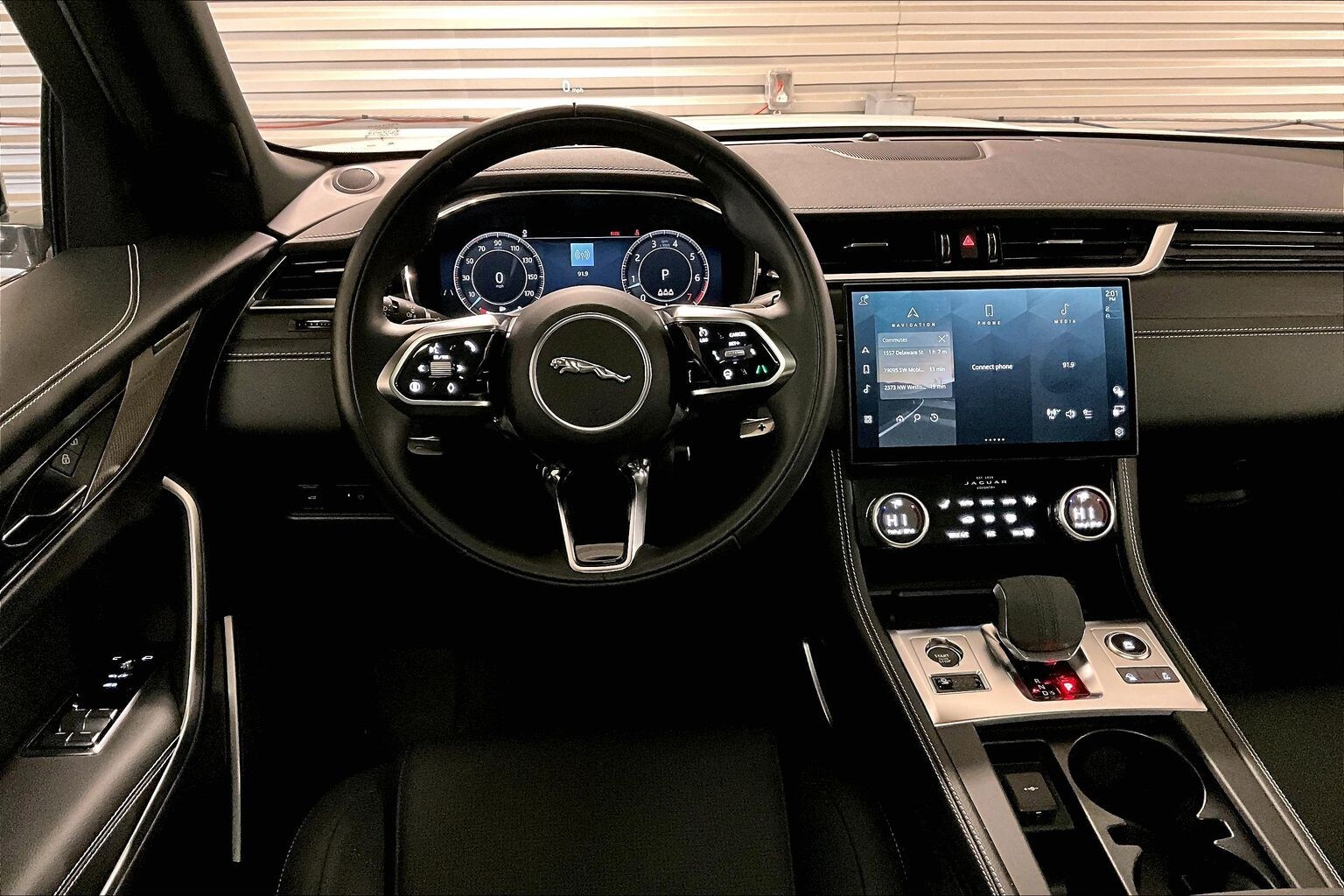 2025 Jaguar F-PACE R-Dynamic S photo 4