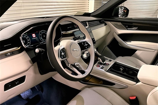 2026 Jaguar F-Pace R-Dynamic S - Photo 7