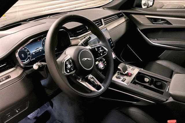 2026 Jaguar F-Pace R-Dynamic S - Photo 7