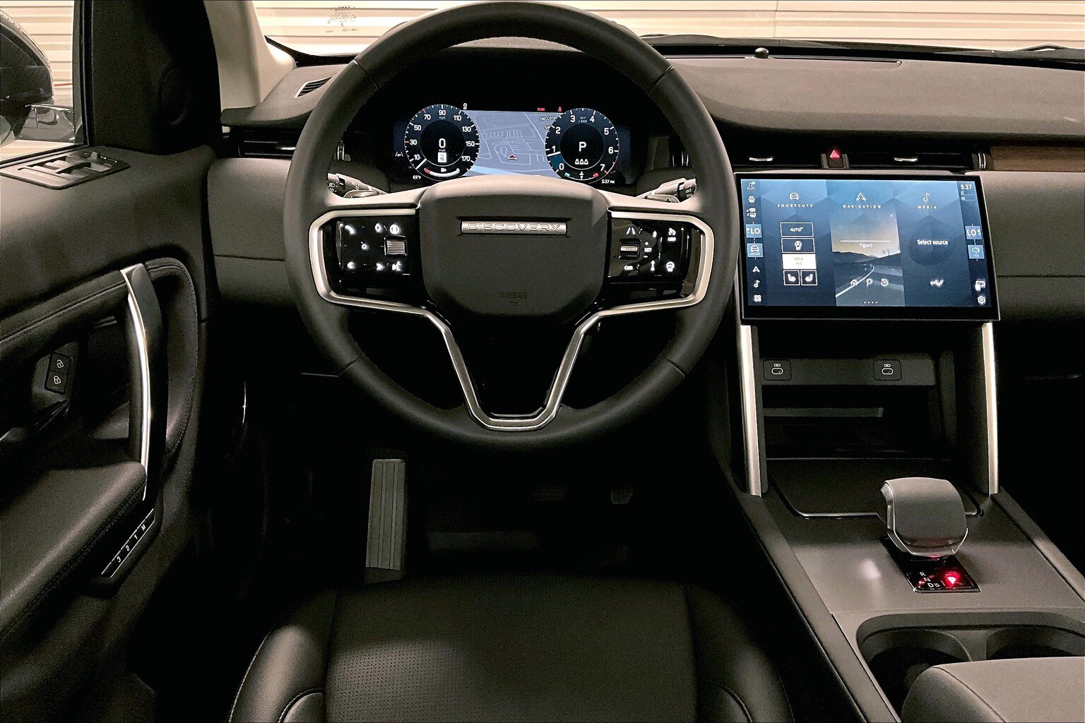 2025 Land Rover Discovery Sport S photo 4