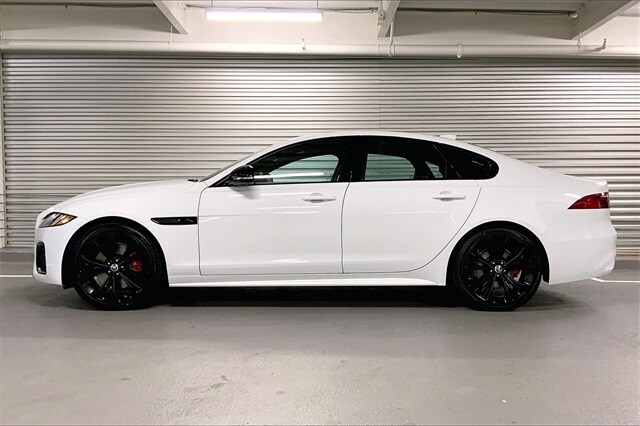 2024 Jaguar XF P300 R-Dynamic SE photo 3