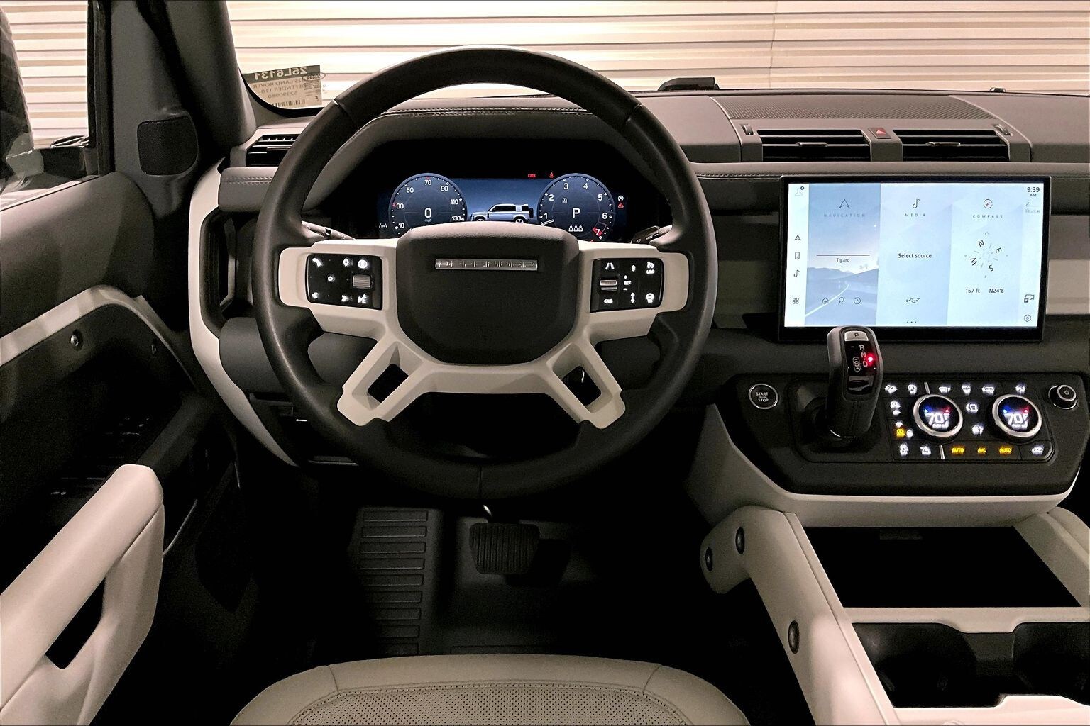 2025 Land Rover Defender 110 S photo 4