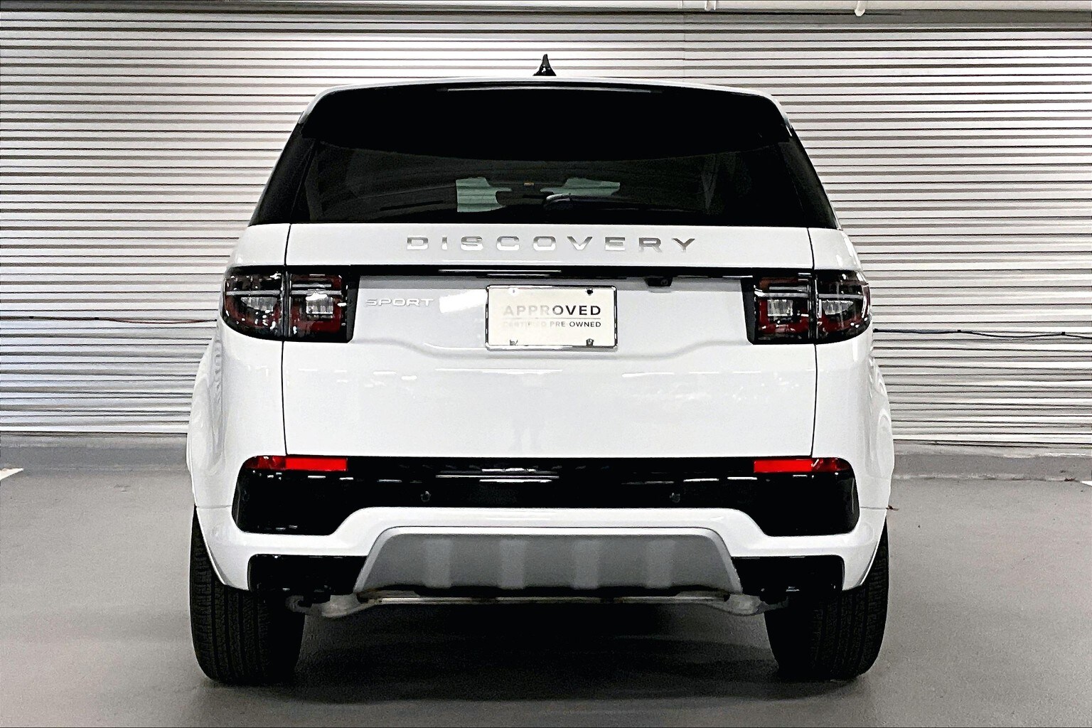 2024 Land Rover Discovery Sport S photo 3