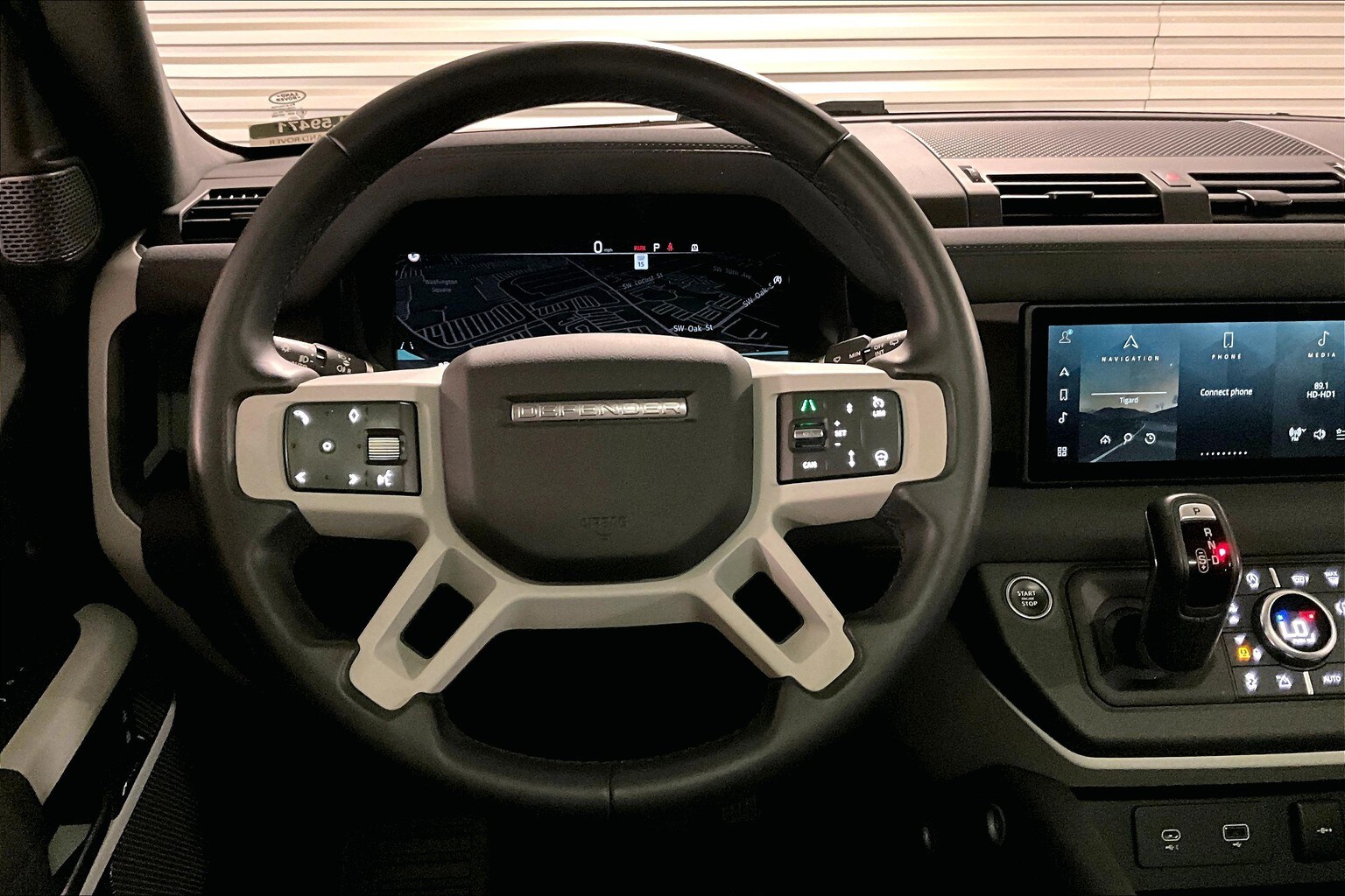 2023 Land Rover Defender 110 S photo 4