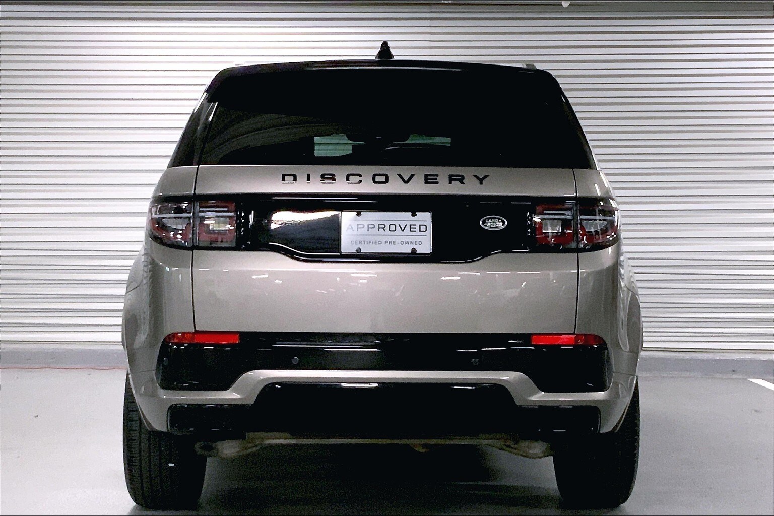 2022 Land Rover Discovery Sport SE R-Dynamic photo 2