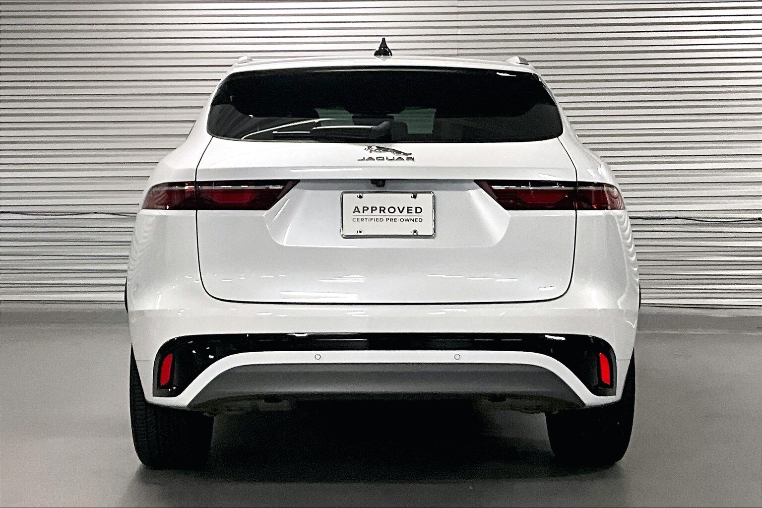 2024 Jaguar F-PACE R-Dynamic S photo 3