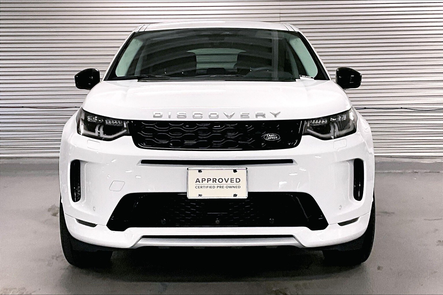 2025 Land Rover Discovery Sport S photo 2