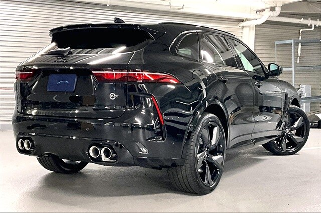 2026 Jaguar F-PACE SVR photo 2