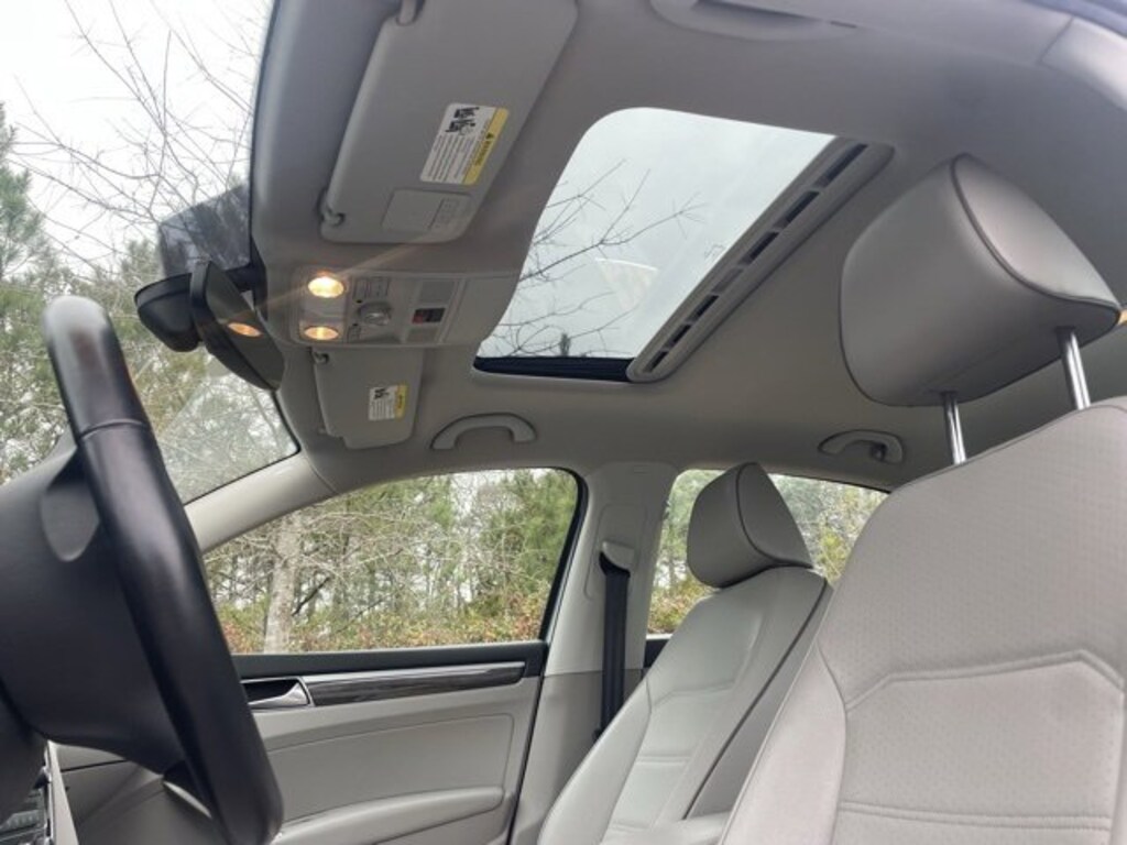 Used 2016 Volkswagen Passat 1.8T SE w/Technology Sedan