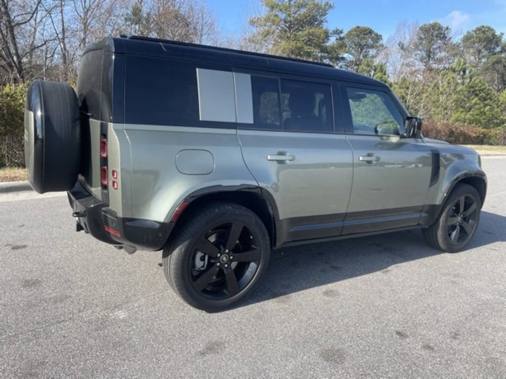 Used 2025 Land Rover Defender 110 X-Dynamic SE SUV