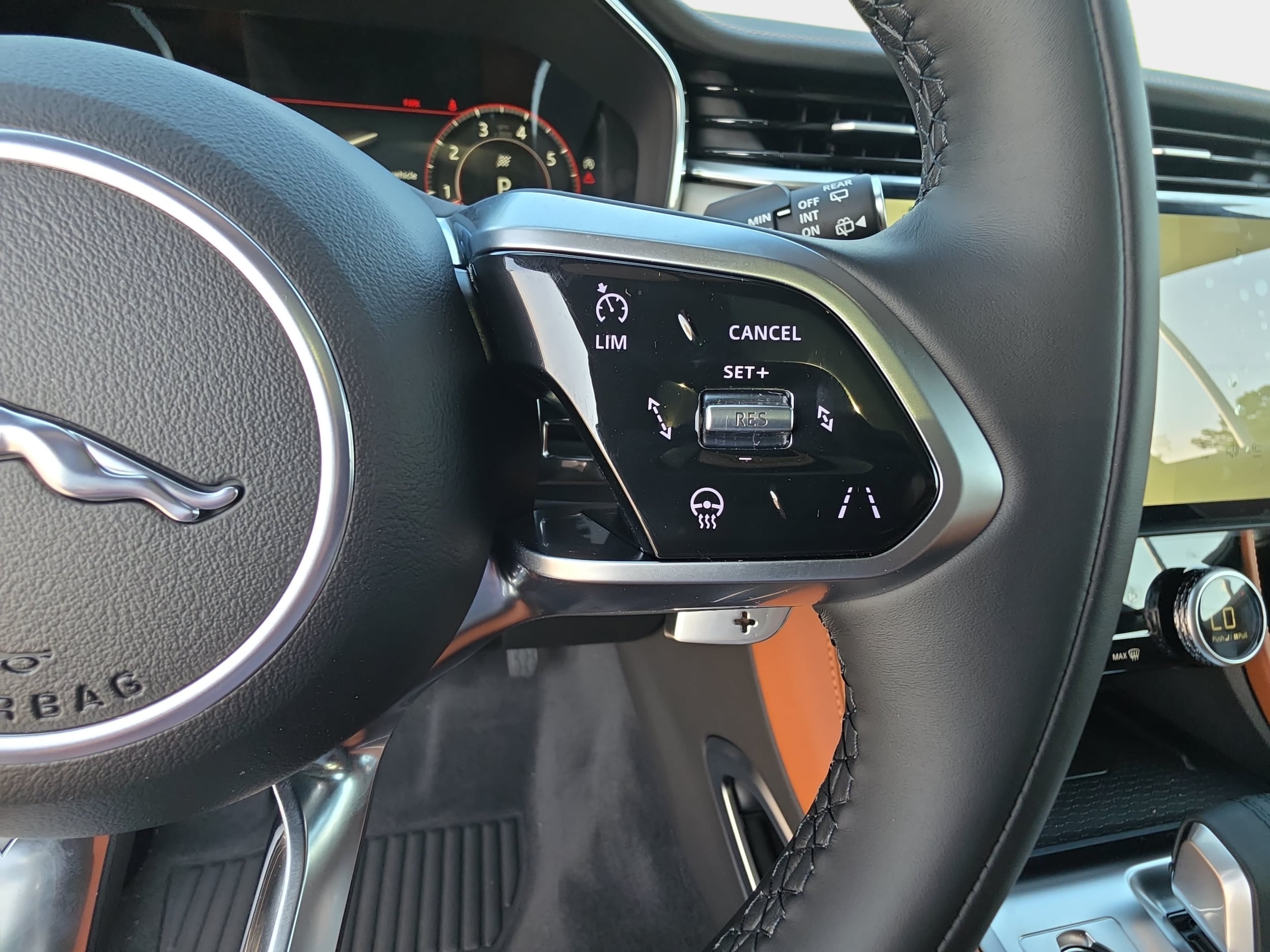 2026 Jaguar F-Pace R-Dynamic S - Photo 18