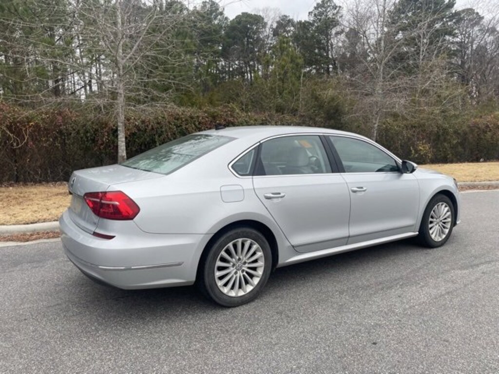 Used 2016 Volkswagen Passat 1.8T SE w/Technology Sedan