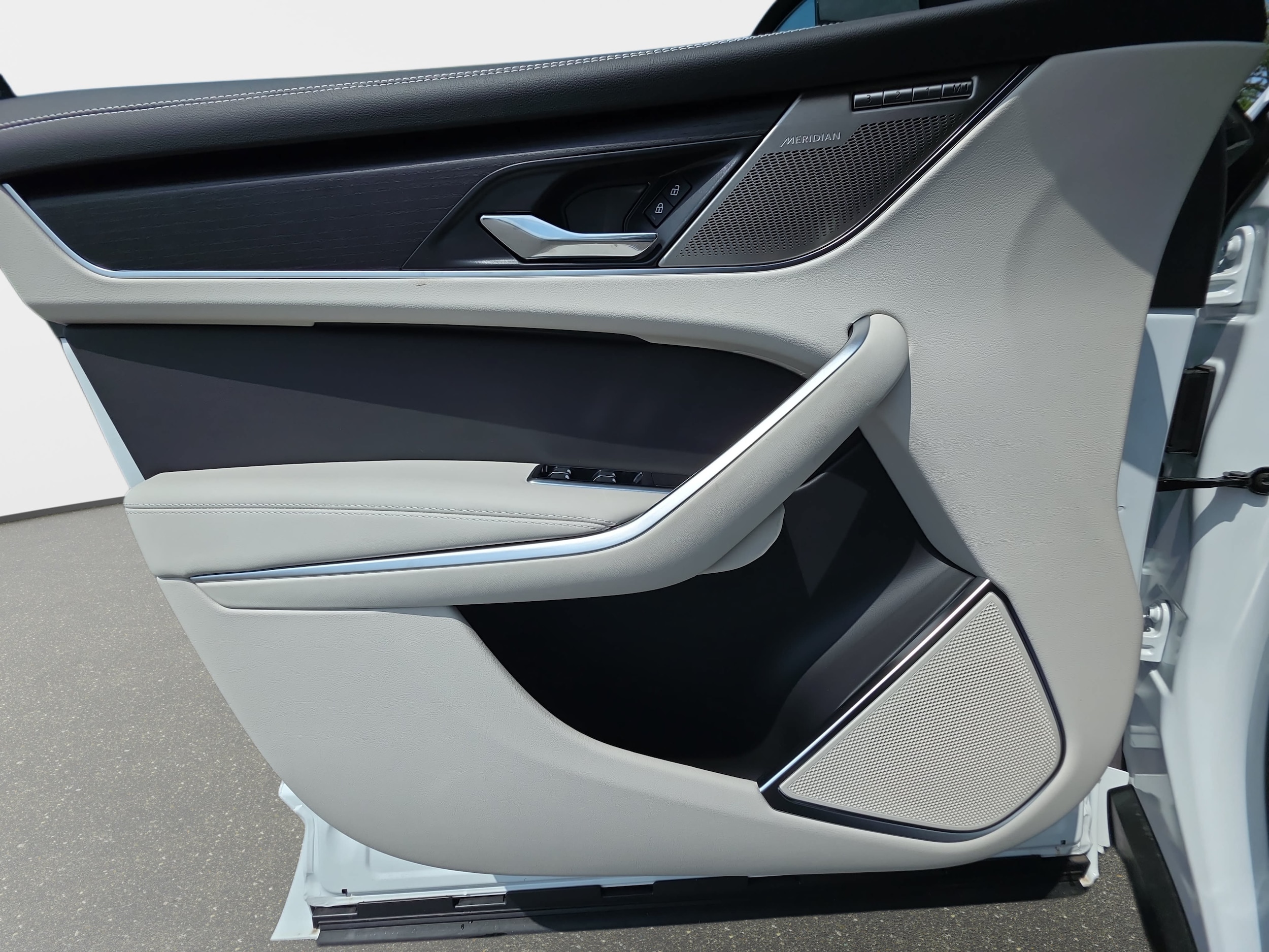 2026 Jaguar F-Pace R-Dynamic S - Photo 27