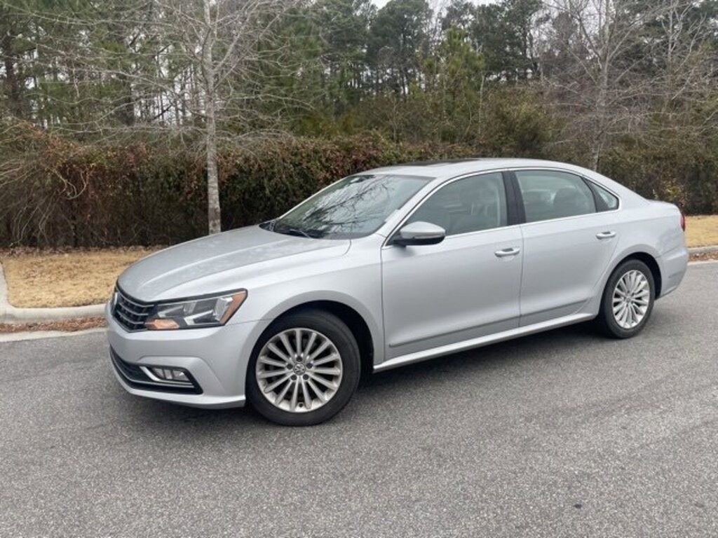 Used 2016 Volkswagen Passat 1.8T SE w/Technology Sedan