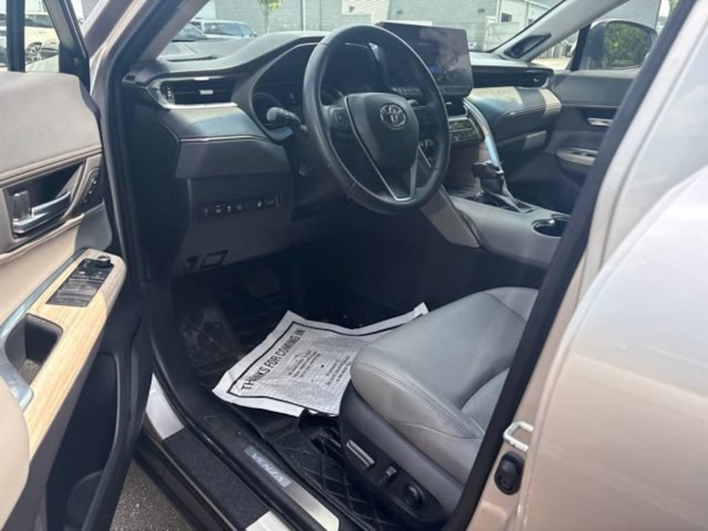 Used 2024 Toyota Venza LE SUV