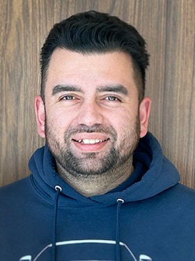 Staff member Leo Cruz from ID_29b3ed3a32c7