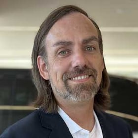 Staff member Jonathan Randall from ID_29b3ed3a32c7