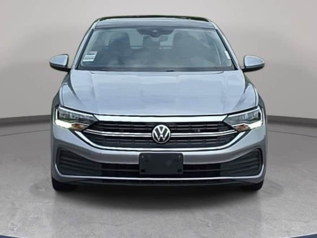 Used 2023 Volkswagen Jetta SE Sedan